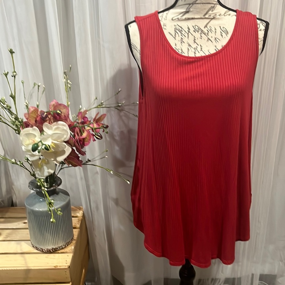Red ribbed tank top in a size large